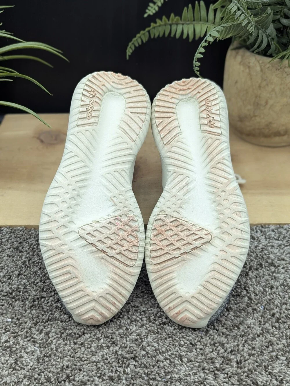 Adidas Tubular Shadow Women's Size 7 Running Walking Gym Shoes Casual Comfort